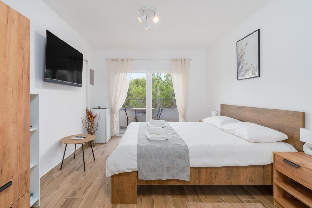 Number One Apartments วีร์ ภายนอก รูปภาพ