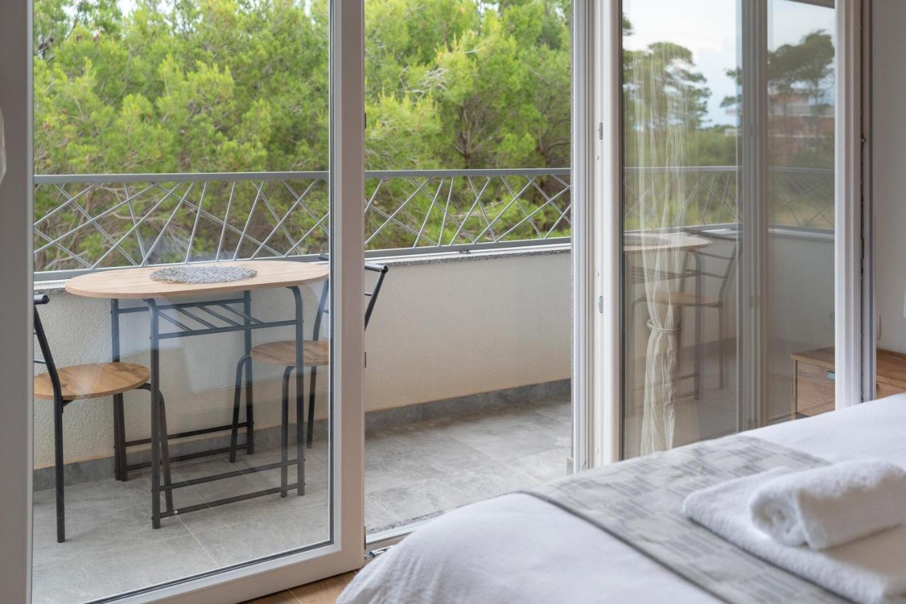 Number One Apartments วีร์ ภายนอก รูปภาพ