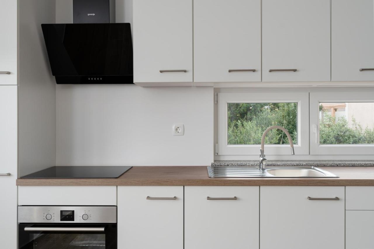 Number One Apartments วีร์ ภายนอก รูปภาพ