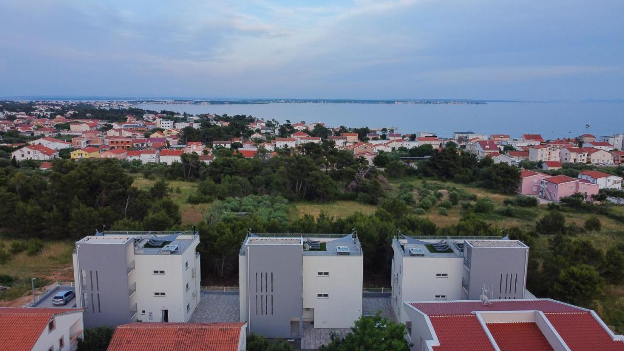 Number One Apartments วีร์ ภายนอก รูปภาพ