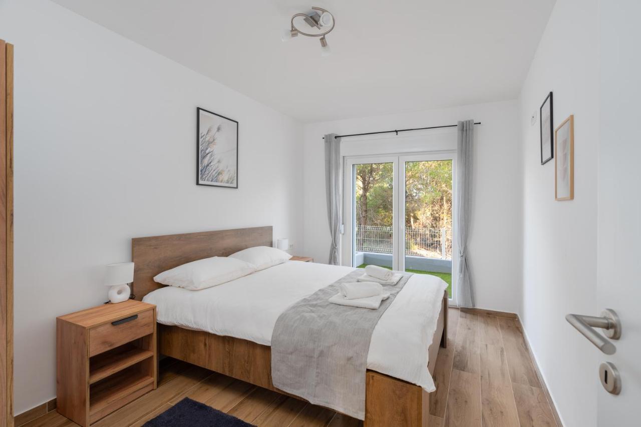 Number One Apartments วีร์ ภายนอก รูปภาพ