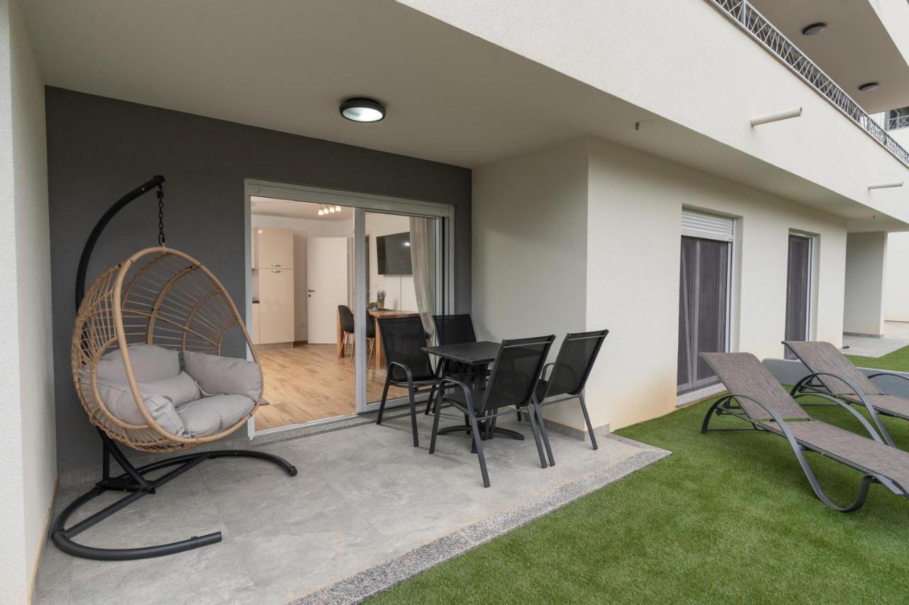Number One Apartments วีร์ ภายนอก รูปภาพ