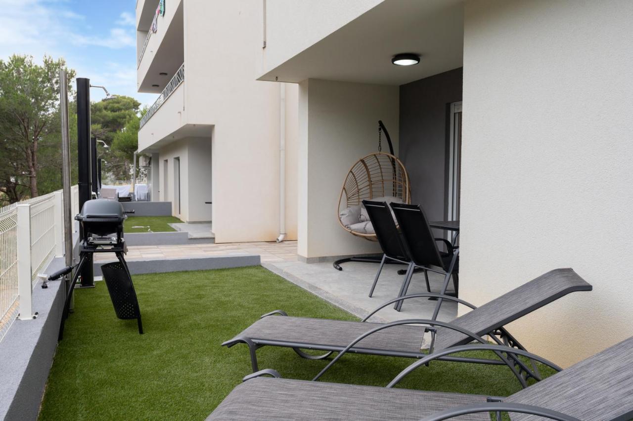 Number One Apartments วีร์ ภายนอก รูปภาพ