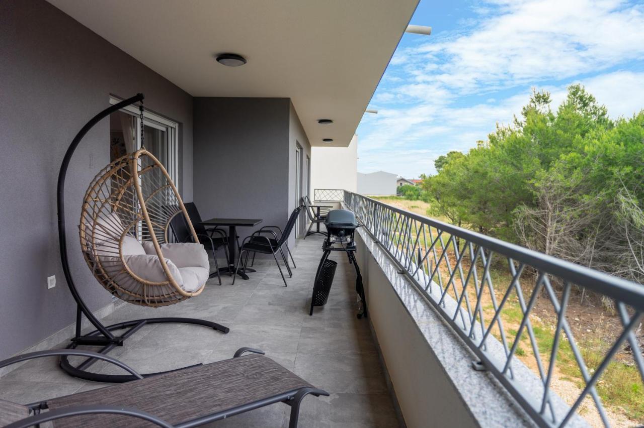 Number One Apartments วีร์ ภายนอก รูปภาพ