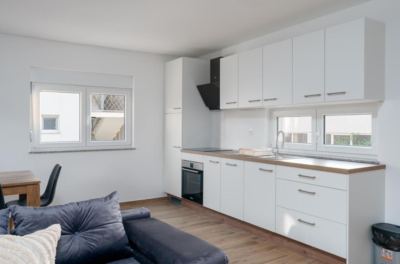 Number One Apartments วีร์ ภายนอก รูปภาพ