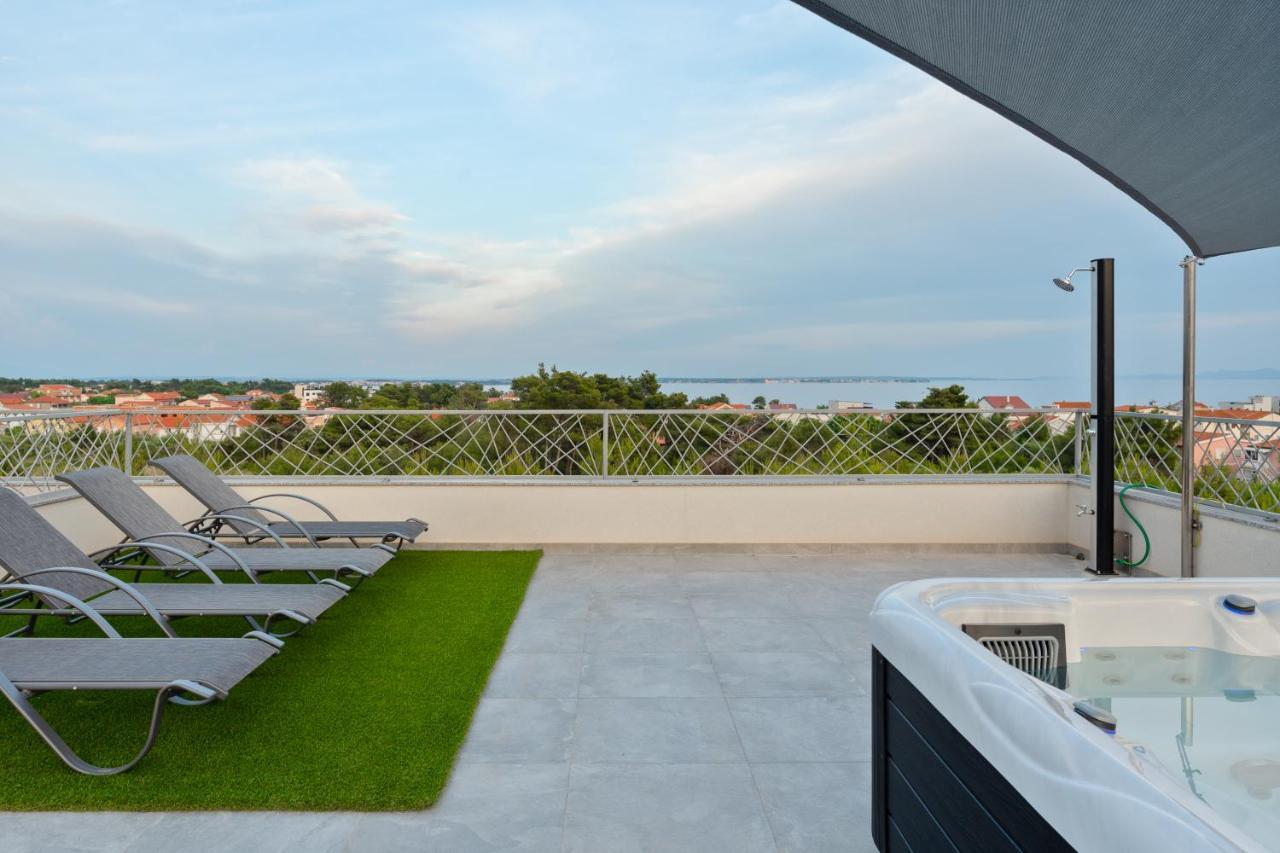 Number One Apartments วีร์ ภายนอก รูปภาพ