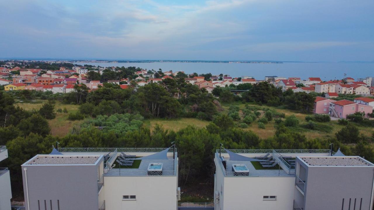 Number One Apartments วีร์ ภายนอก รูปภาพ