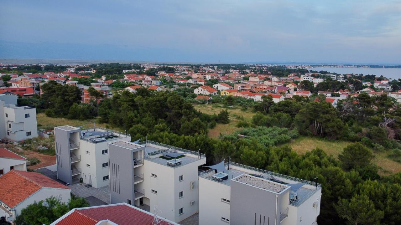 Number One Apartments วีร์ ภายนอก รูปภาพ
